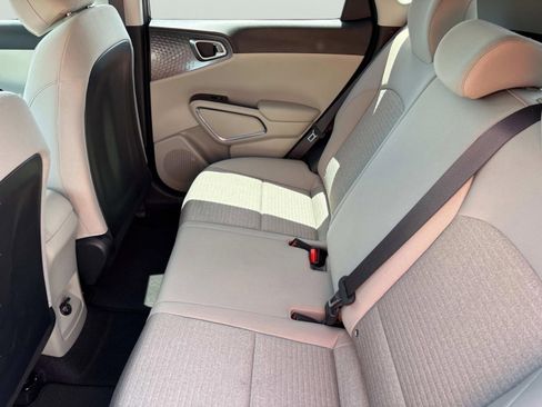 Used 2022 Kia Soul S FWD image 14