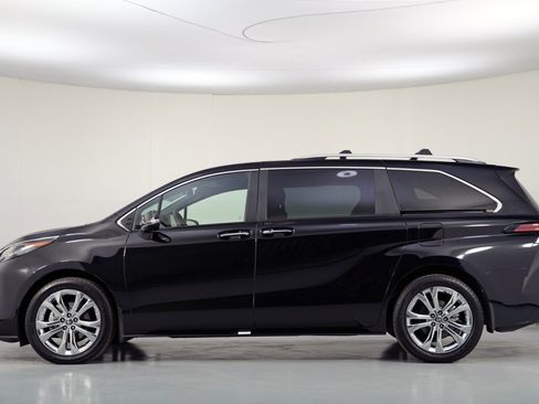 Used 2024 Toyota Sienna Platinum image 52