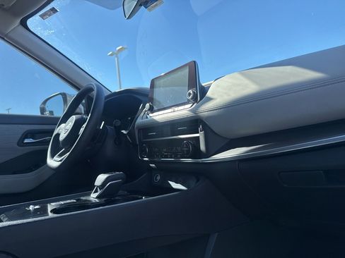 Certified 2023 Nissan Rogue SV image 26