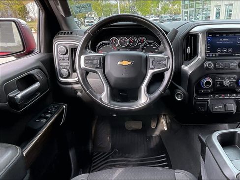 Used 2022 Chevrolet Silverado 1500 LT AWD/4WD image 17