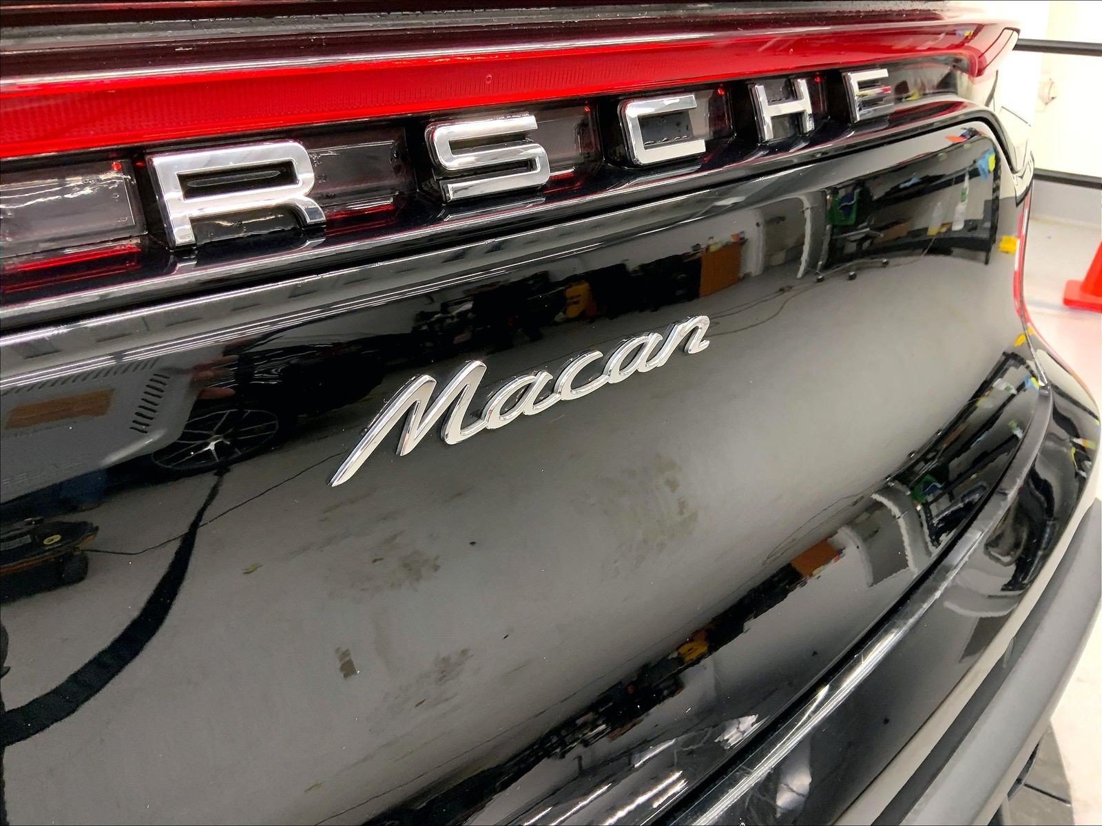 Certified 2023 Porsche Macan AWD/4WD image 20
