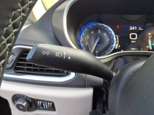Certified 2024 Chrysler Pacifica Touring-L FWD image 22