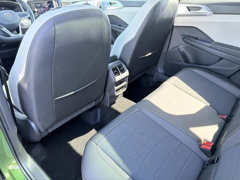 Used 2025 Volkswagen Taos SE w/ Panoramic Sunroof Package FWD image 10
