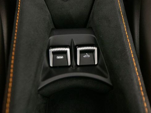 Used 2024 McLaren 750S Spider RWD image 28