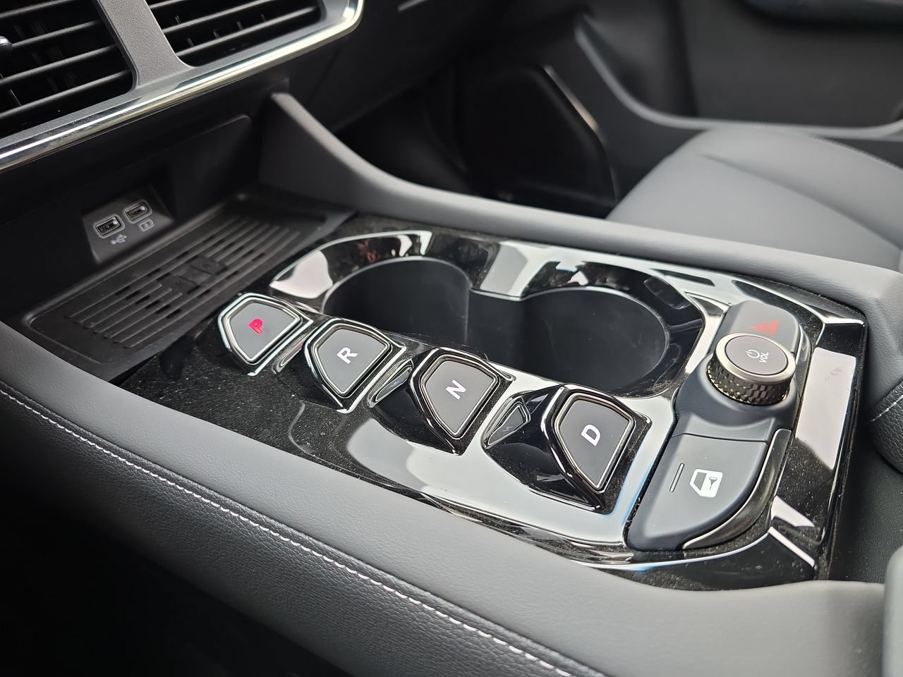 New 2025 VinFast VF 8 Plus AWD/4WD image 37