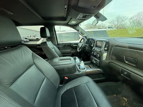 Used 2021 Chevrolet Silverado 1500 LT Trail Boss w/ Convenience Package II image 4