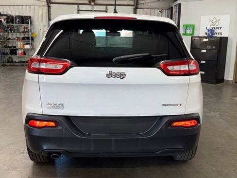 Used 2017 Jeep Cherokee Sport AWD/4WD image 7