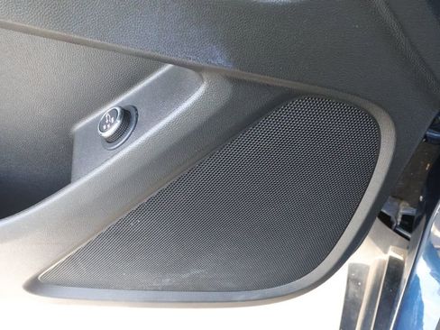 Used 2023 Chevrolet Traverse LT image 13