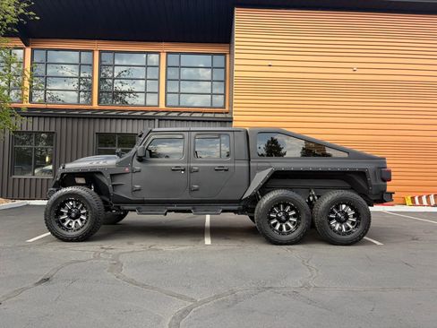 Used 2021 Jeep Gladiator Rubicon AWD/4WD image 2