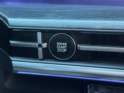 Used 2025 Hyundai Santa Fe Limited image 27