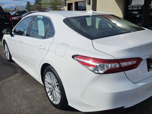 Used 2018 Toyota Camry XLE w/ Audio Package image 6