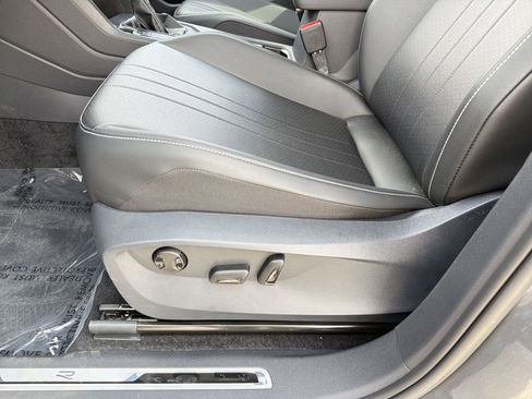 Certified 2024 Volkswagen Tiguan SE R-Line image 13