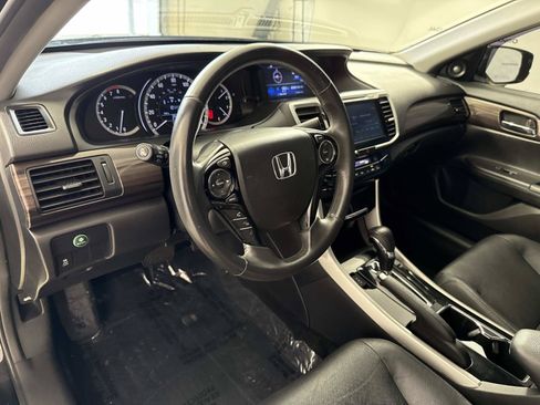 Used 2017 Honda Accord EX-L image 18