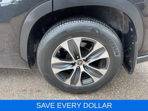 Used 2023 Toyota Highlander XLE FWD image 26