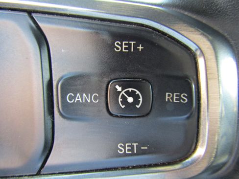 Used 2021 RAM 1500 Limited w/ Body Color Bumper Group image 30