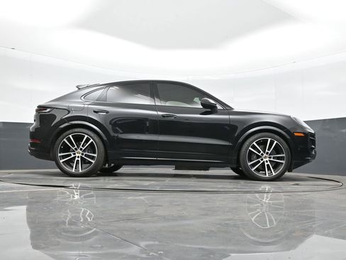 Certified 2024 Porsche Cayenne Coupe AWD/4WD image 39