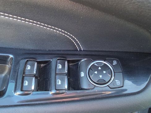 Used 2018 Ford Edge Titanium image 23