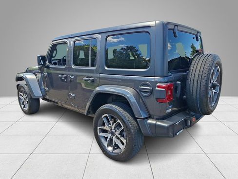 Used 2024 Jeep Wrangler Unlimited w/ Convenience Group AWD/4WD image 7