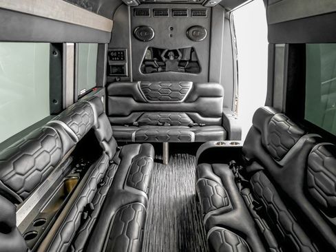 Used 2024 Mercedes-Benz Sprinter 3500 image 32