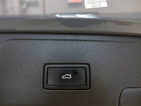 Used 2021 Volkswagen Atlas Cross Sport SE AWD/4WD image 21