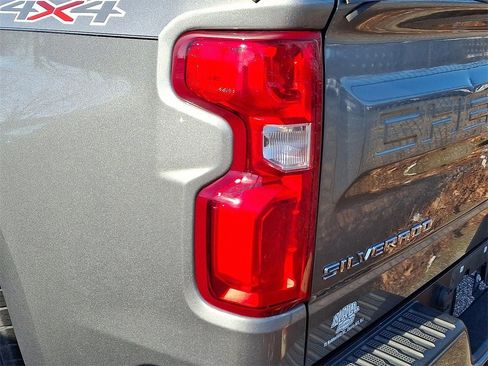 Certified 2022 Chevrolet Silverado 1500 Custom image 10