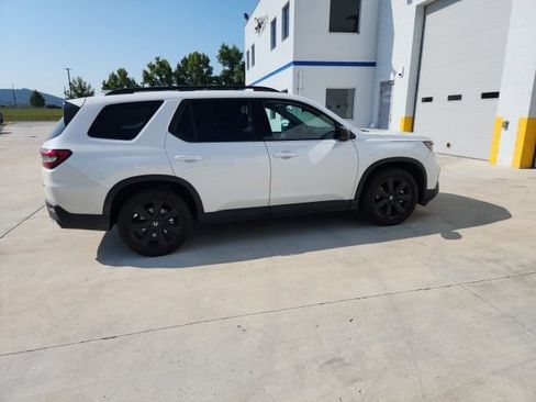 Used 2025 Honda Pilot Black Edition image 15