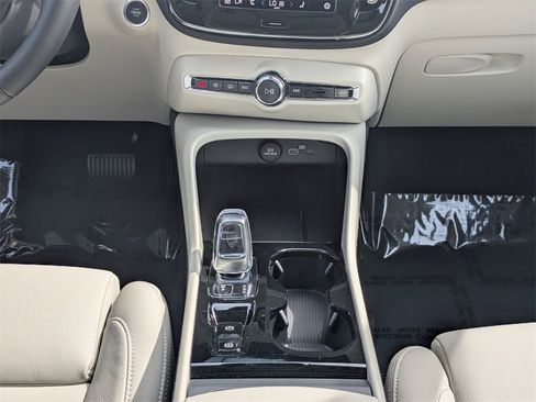 New 2025 Volvo XC40 B5 Plus w/ Climate Package image 19