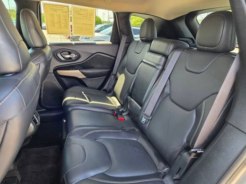 Used 2018 Jeep Cherokee Limited AWD/4WD image 28