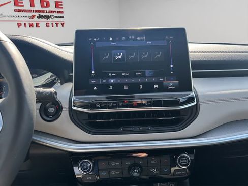 Used 2025 Jeep Compass Limited image 18