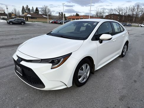 Used 2022 Toyota Corolla LE image 9