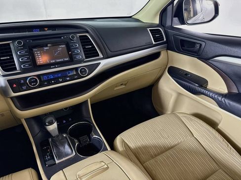 Used 2015 Toyota Highlander Plus AWD/4WD image 21