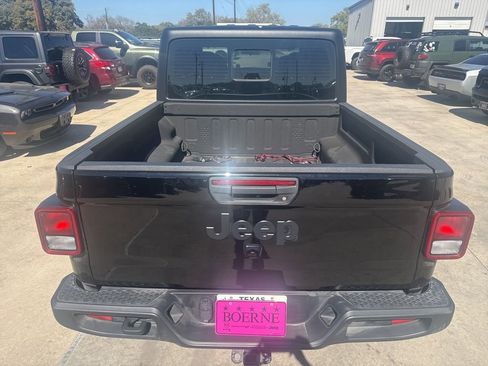 Used 2024 Jeep Gladiator Sport image 11