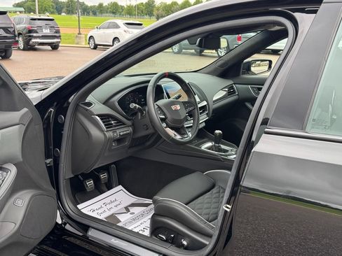 Used 2022 Cadillac CT5 V Blackwing RWD image 2