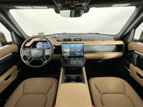 New 2026 Land Rover Defender 130 X-Dynamic SE image 4