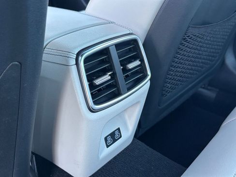 Used 2025 Genesis G70 2.5T image 24