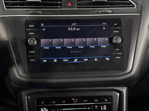 Used 2022 Volkswagen Tiguan SE image 17