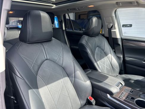Used 2022 Toyota Highlander Platinum FWD image 16