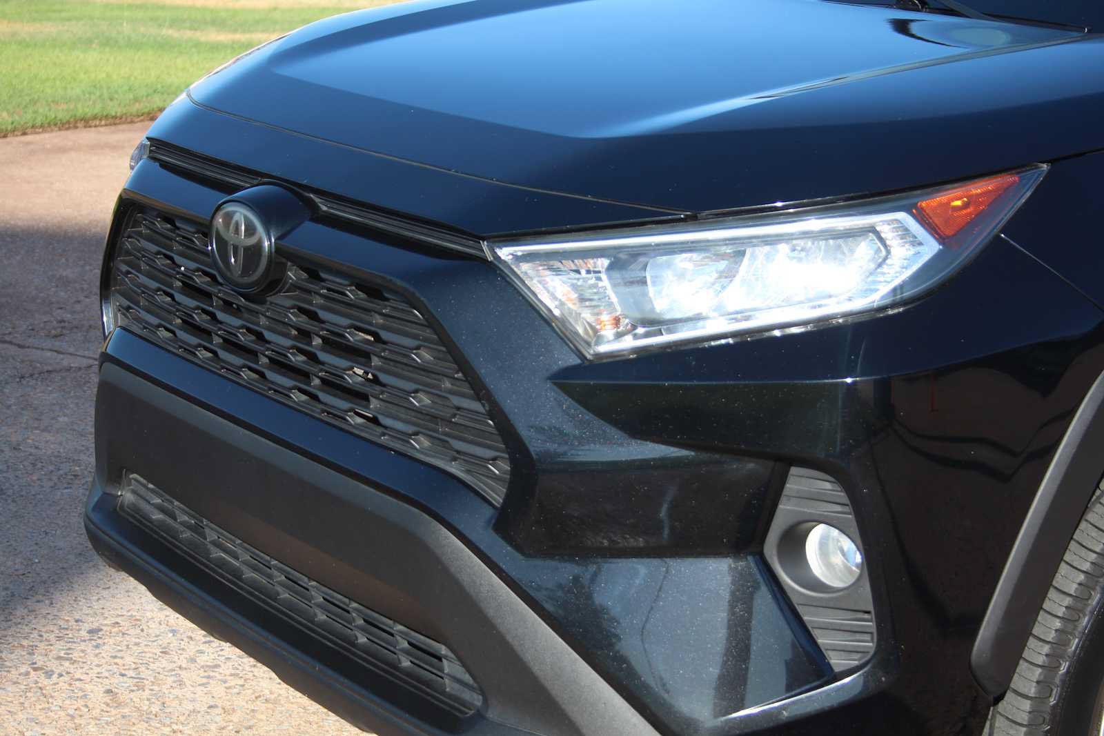 Used 2020 Toyota RAV4 XLE FWD image 5