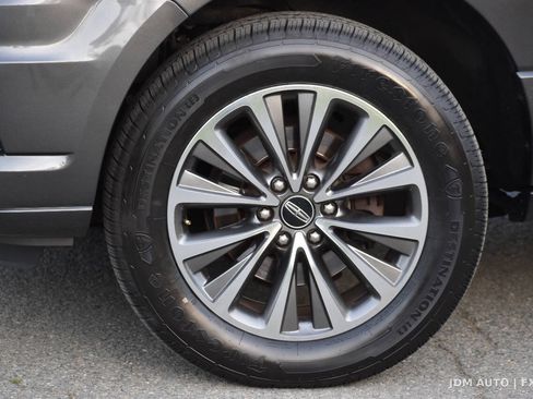 Used 2017 Lincoln Navigator Select AWD/4WD image 36