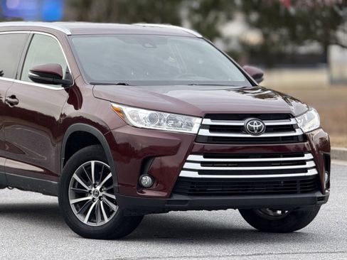 Used 2019 Toyota Highlander XLE image 47