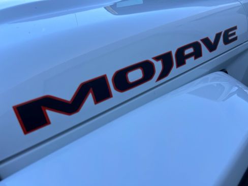 Used 2023 Jeep Gladiator Mojave AWD/4WD image 10