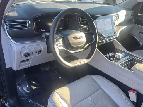 Used 2023 Jeep Wagoneer Series III w/ Premium Group I image 10