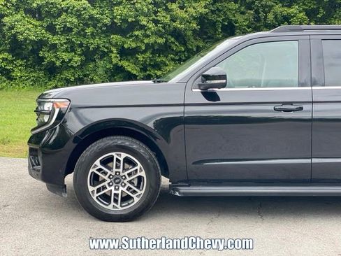 Used 2025 Ford Expedition Max Active AWD/4WD image 9