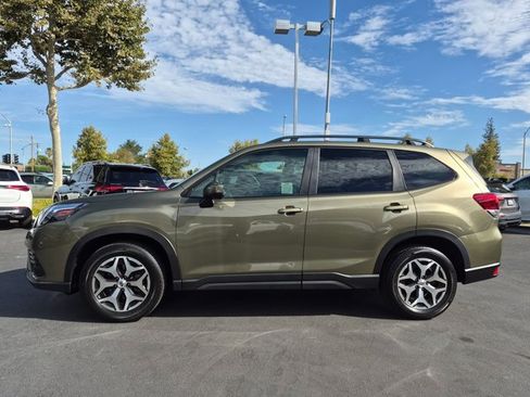 Used 2023 Subaru Forester Premium AWD/4WD image 8