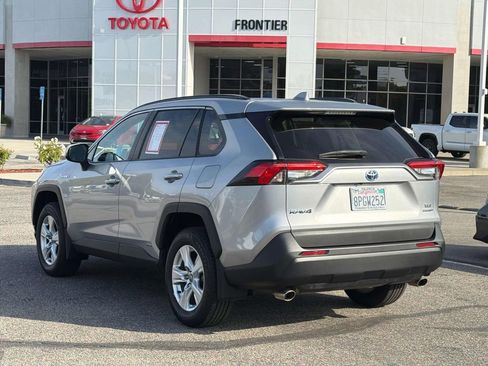 Certified 2020 Toyota RAV4 XLE w/ Carpet Mat Package AWD/4WD image 5