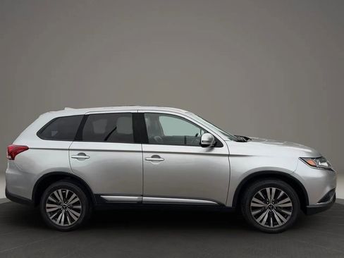 Used 2019 Mitsubishi Outlander SE image 6