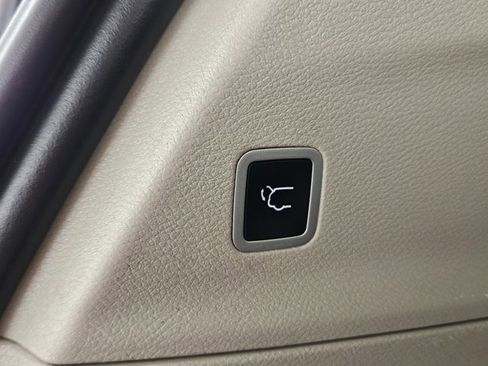 Used 2023 Chrysler Pacifica Touring-L FWD image 25