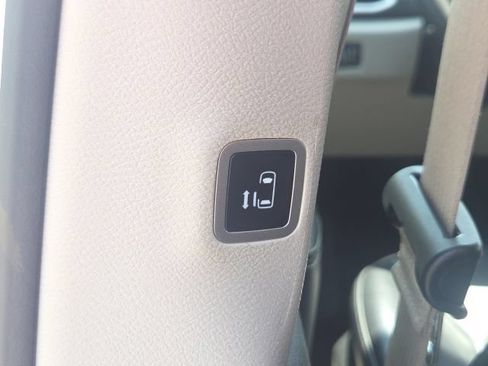 Used 2023 Chrysler Pacifica Touring-L FWD image 23