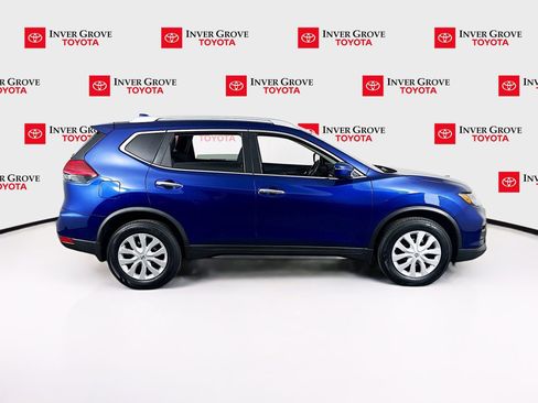 Used 2017 Nissan Rogue S w/ Appearance Package image 4