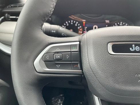Used 2025 Jeep Compass Limited AWD/4WD image 14